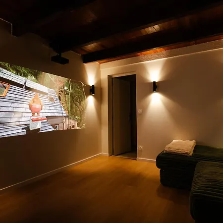Maisonnette Avec Baignoire Balneo, Videoprojecteur Et Clim *