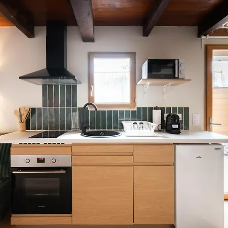 Maisonnette Avec Baignoire Balneo, Videoprojecteur Et Clim Appartement *